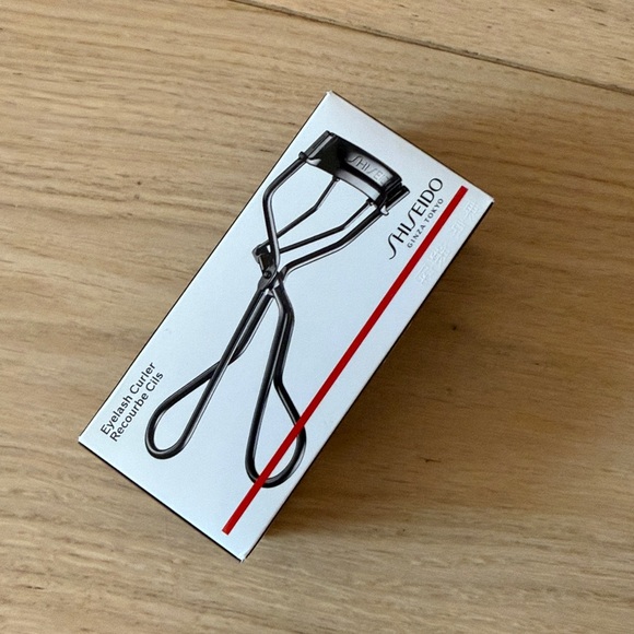 Shiseido eyelash curler - Picture 5 of 8